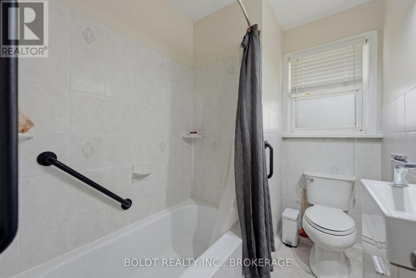 23 WOODELM DRIVE - 17