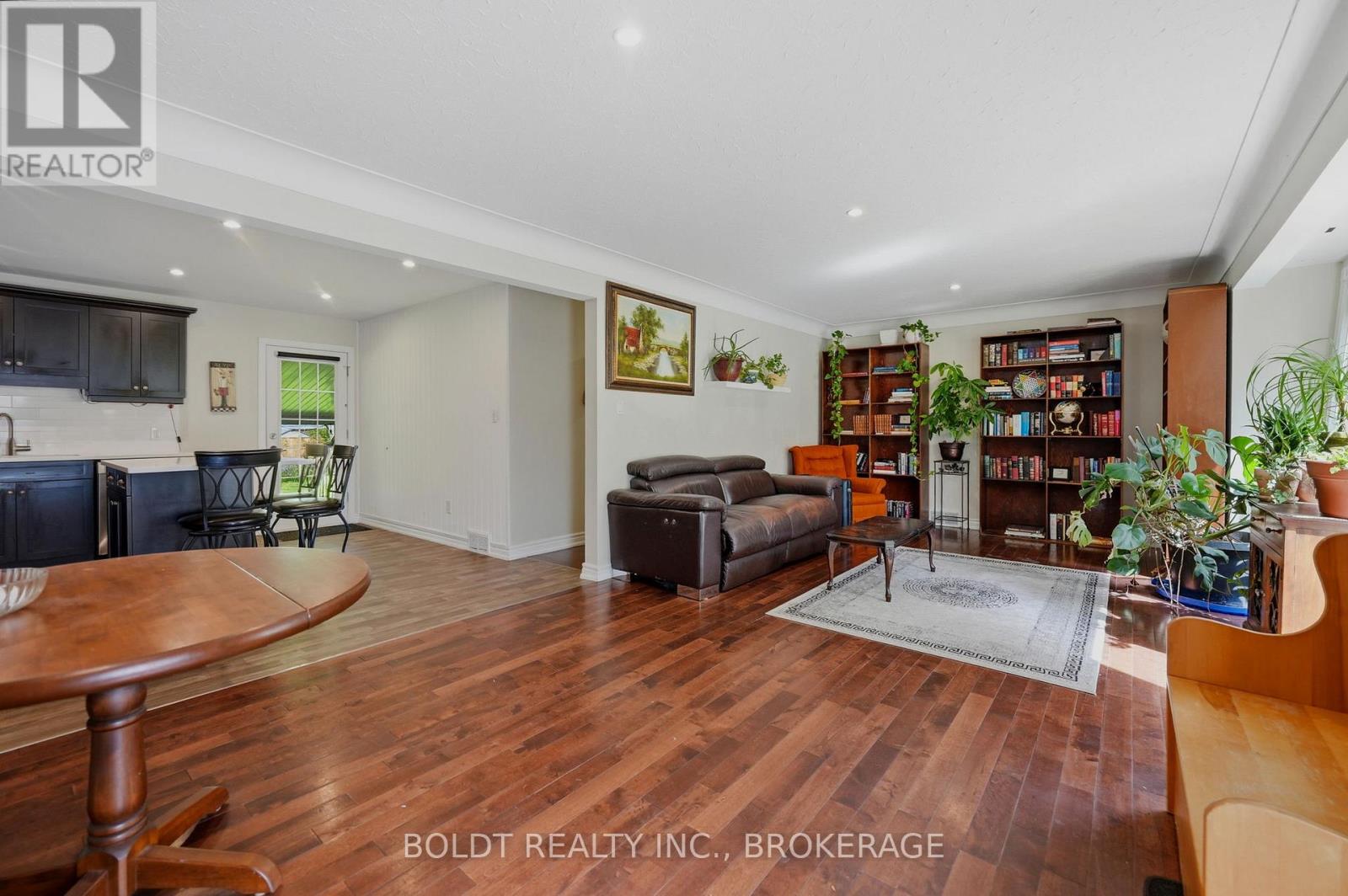 23 WOODELM DRIVE - 4