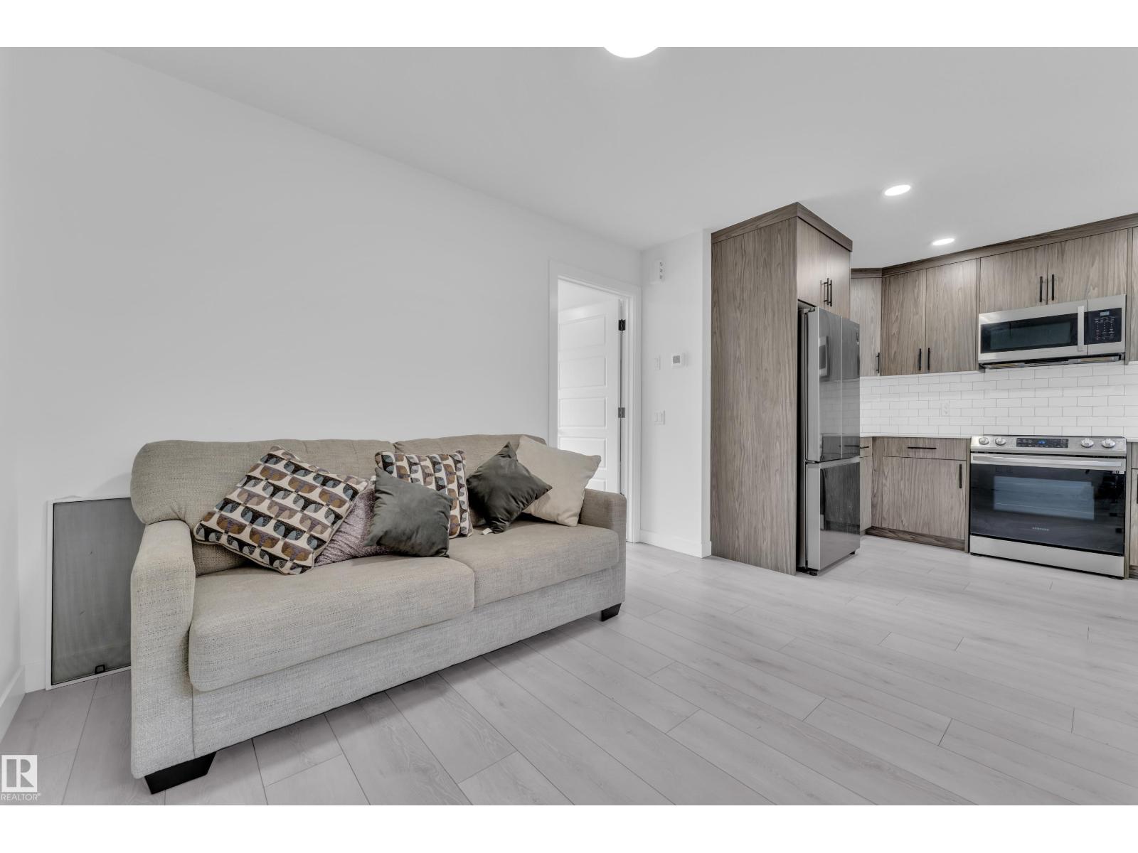 1645 PLUM CIRCLE CI SW - 36