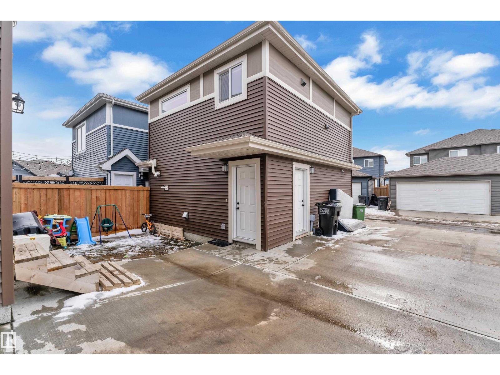 1645 PLUM CIRCLE CI SW - 42