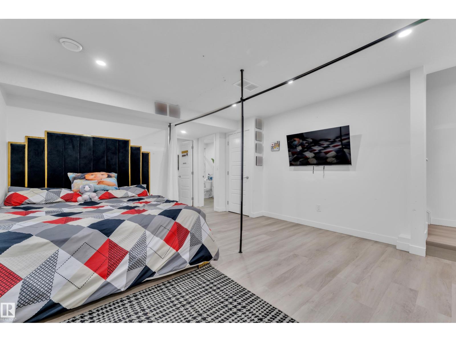 1645 PLUM CIRCLE CI SW - 53