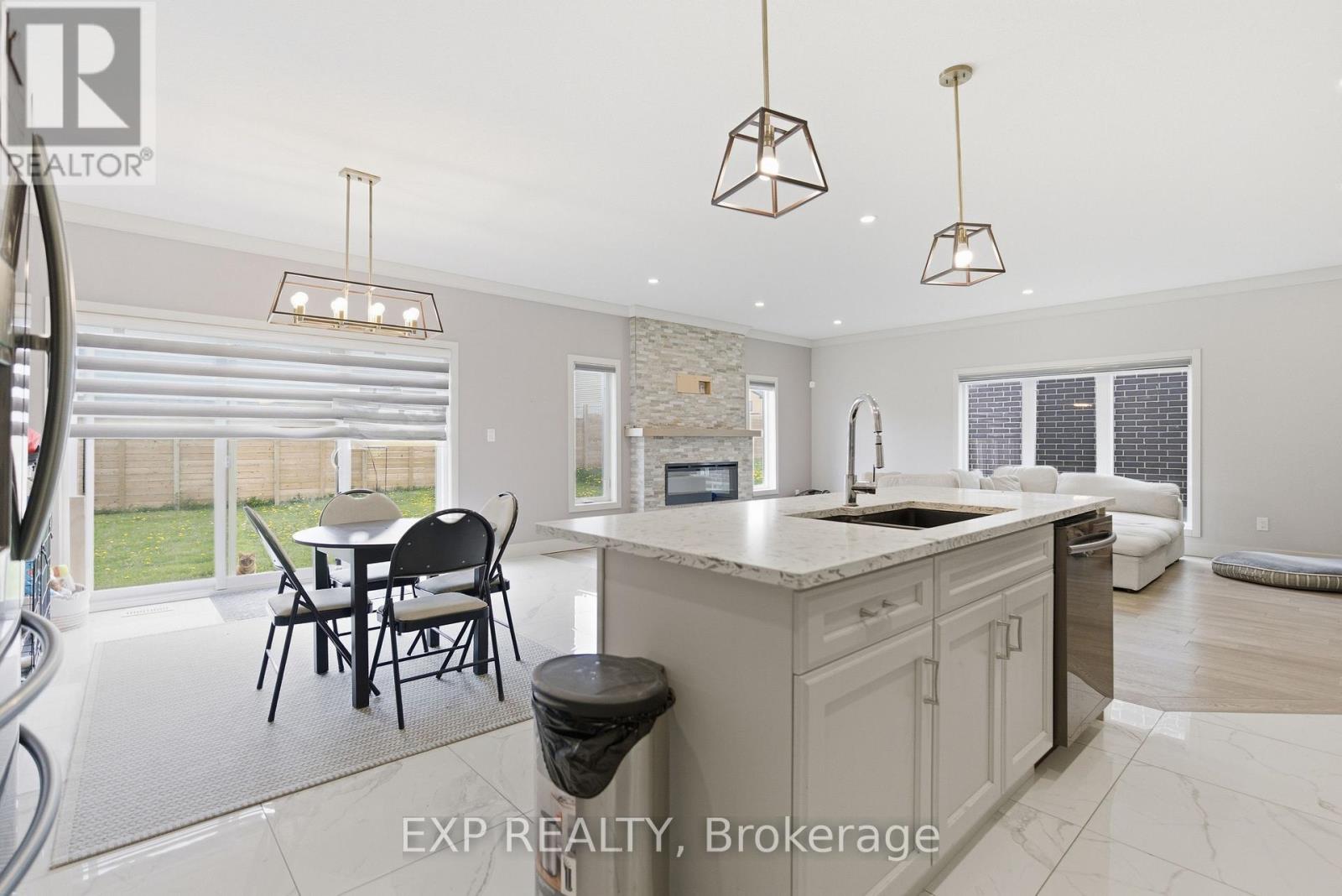2255 CONSTANCE AVENUE - 2
