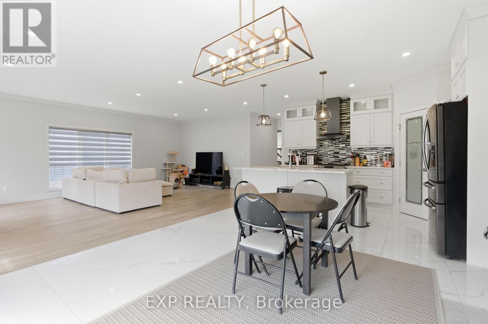 2255 CONSTANCE AVENUE - 3