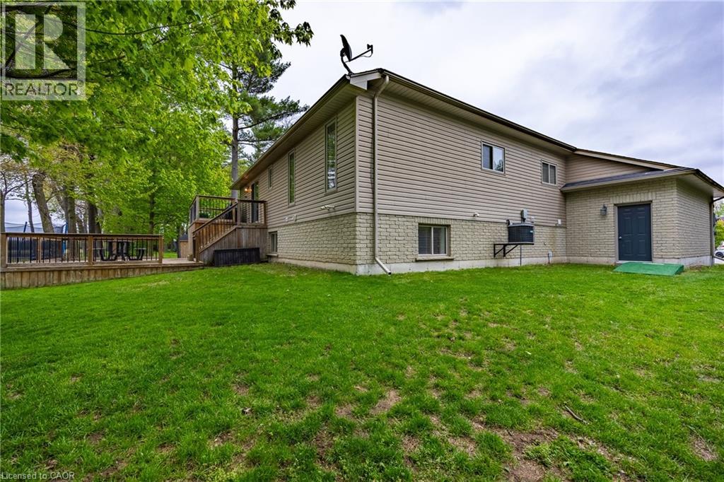 64 WINTERGREEN Crescent - 2