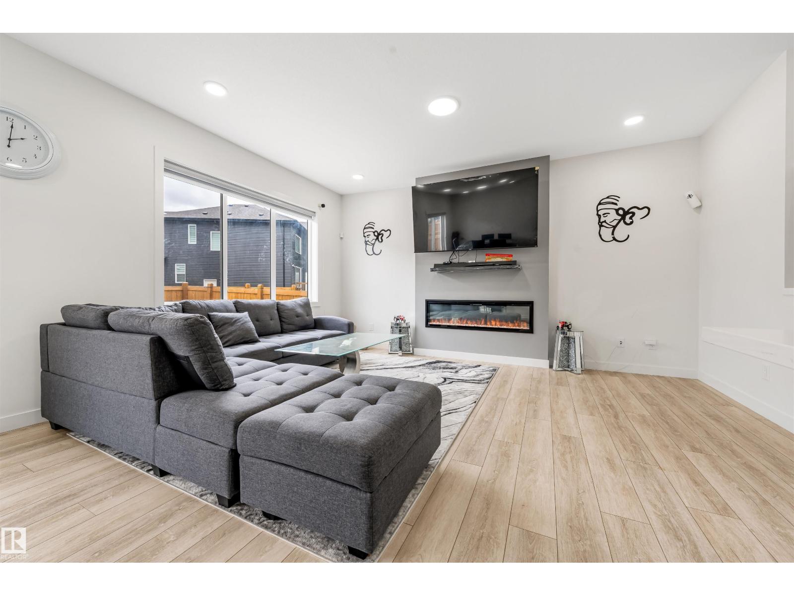 2629 15A AV NW, Edmonton