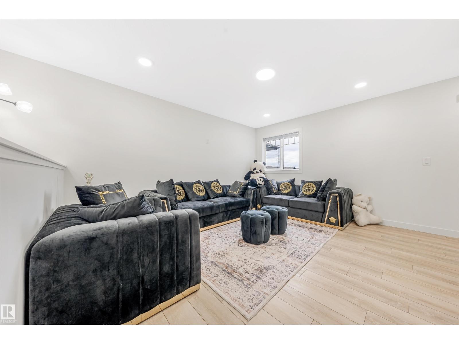 2629 15A AV NW, Edmonton