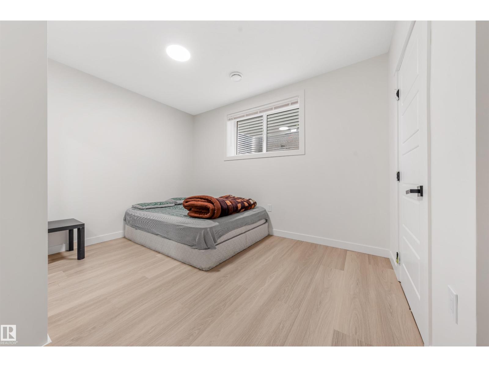 2629 15A AV NW, Edmonton