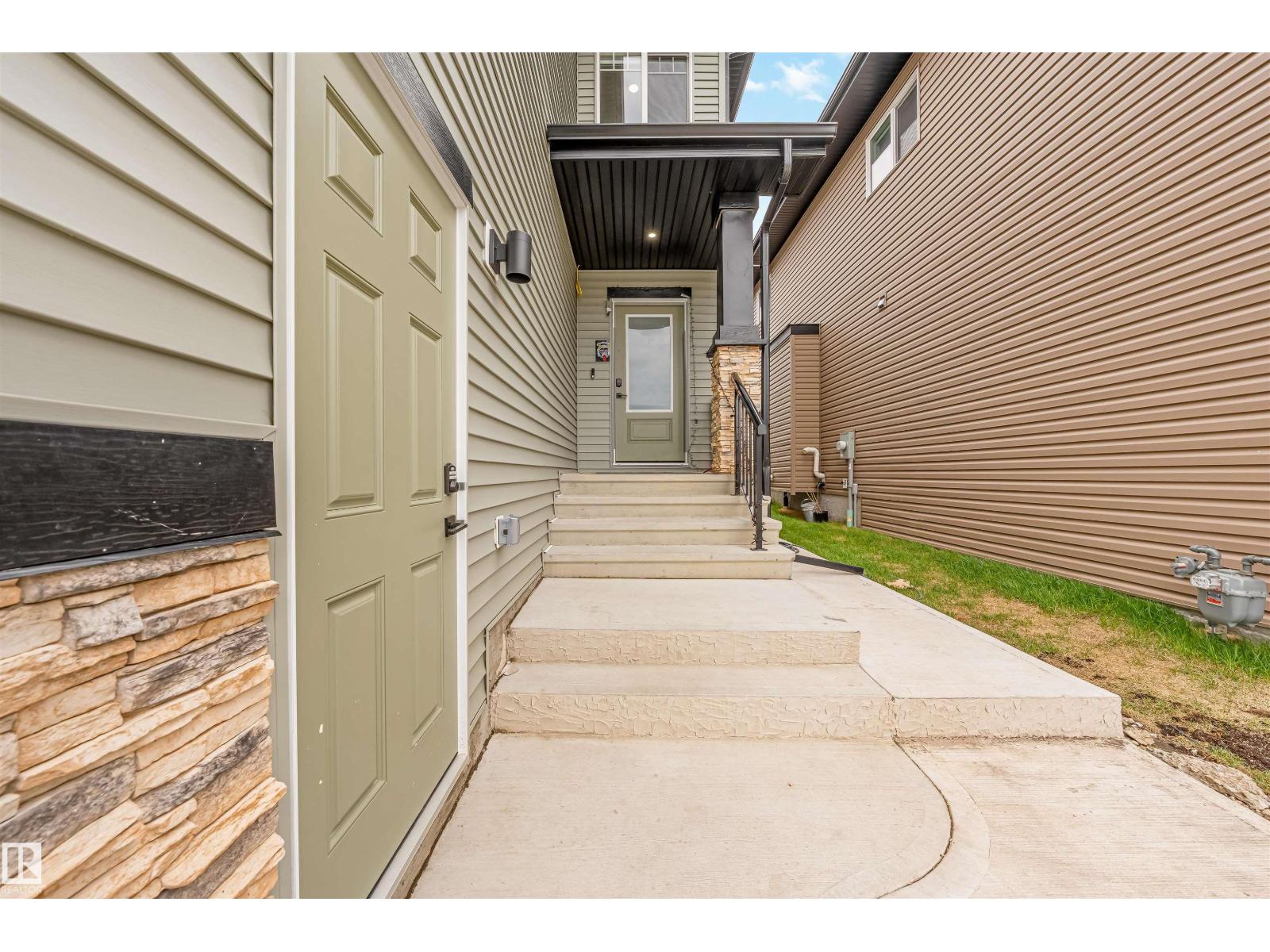 2629 15A AV NW, Edmonton
