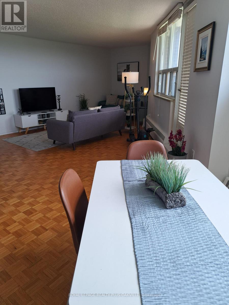#909 212 KERR STREET - 16