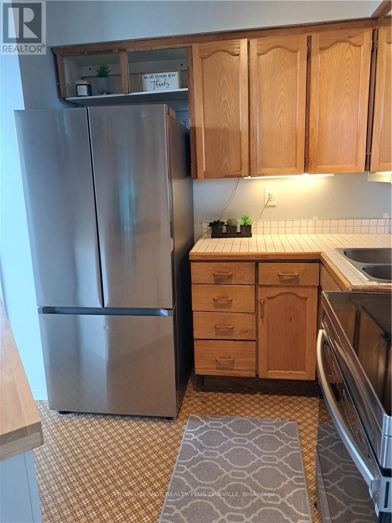 #909 212 KERR STREET - 23