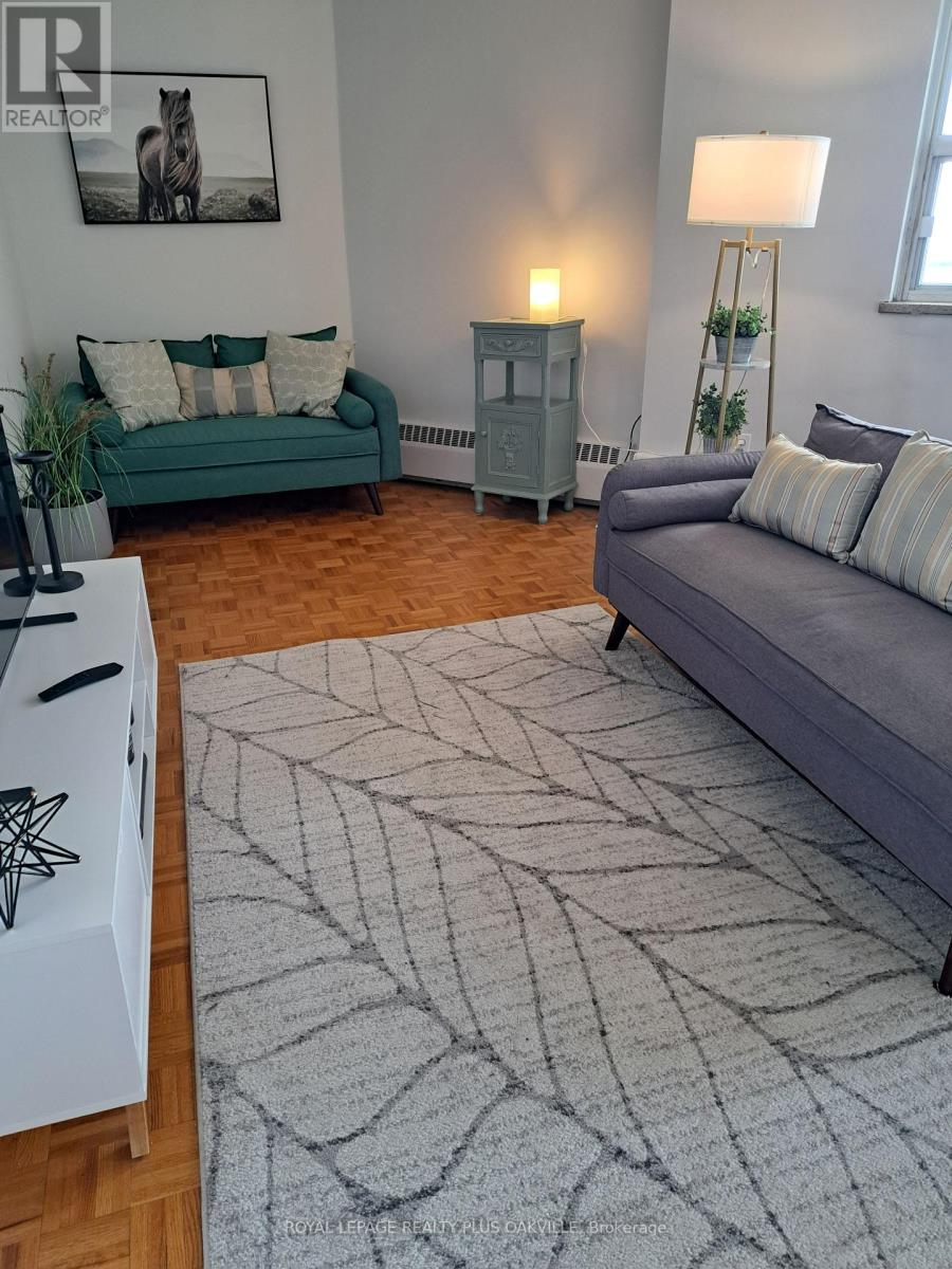 #909 212 KERR STREET - 26