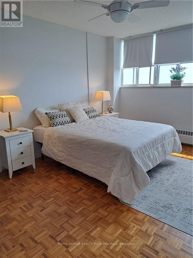 #909 212 KERR STREET - 29