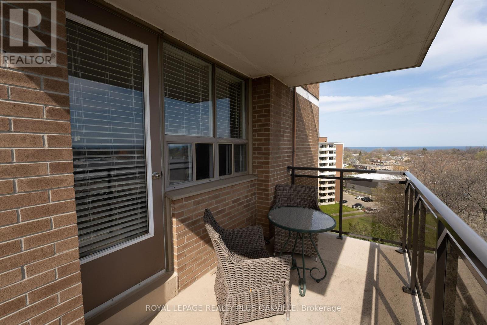 #909 212 KERR STREET - 32