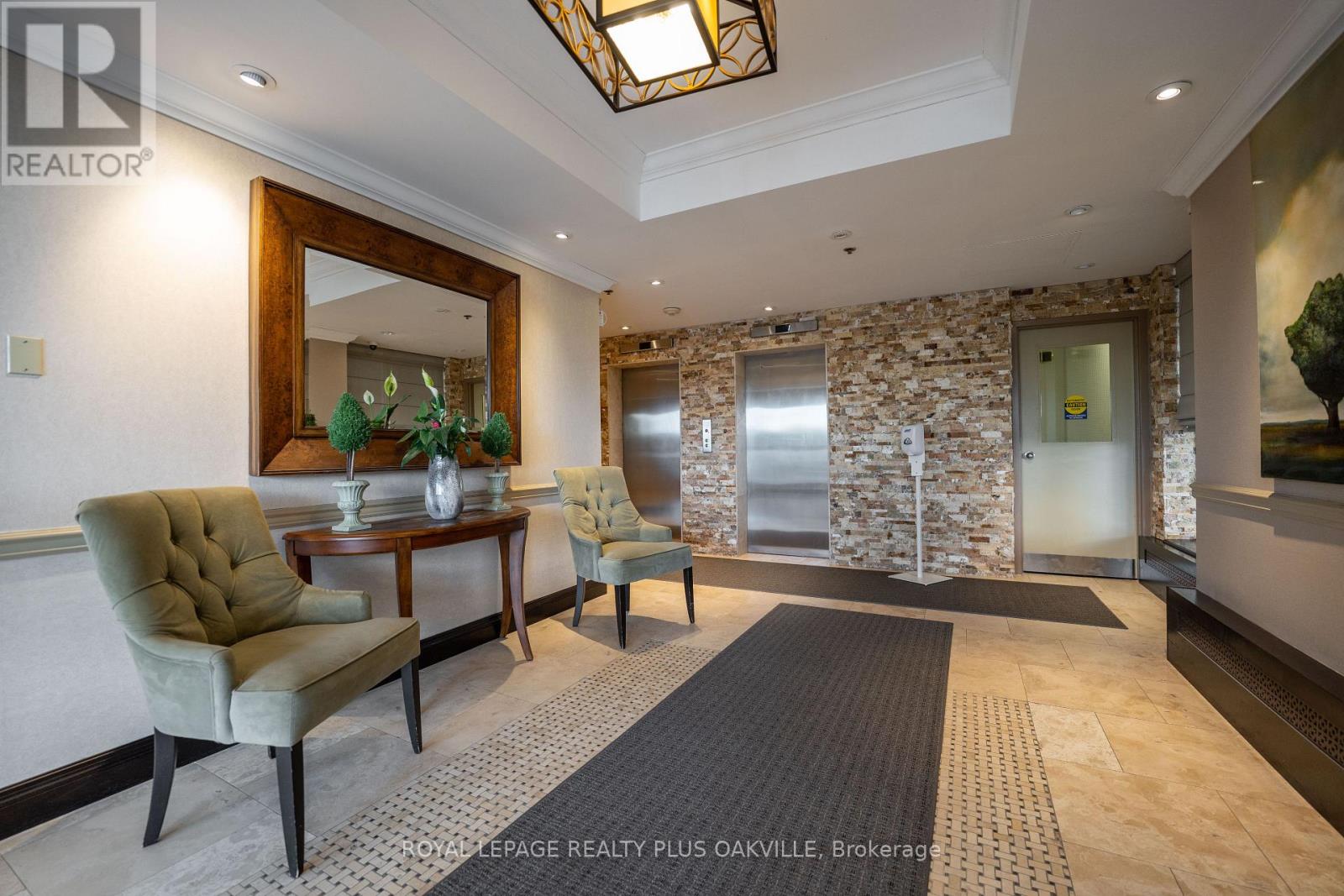 #909 212 KERR STREET - 6