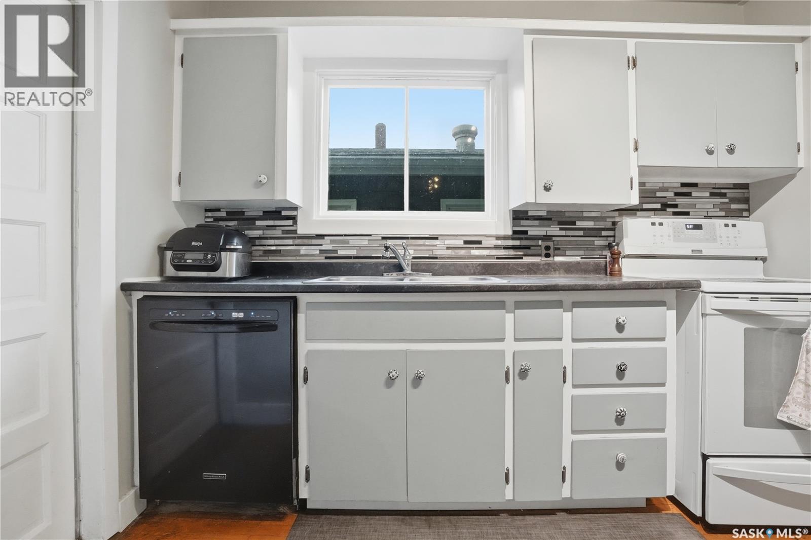 3411 McCallum AVENUE - 14