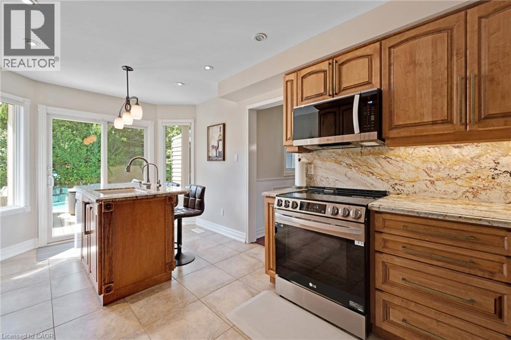 477 BURNETT Avenue - 12