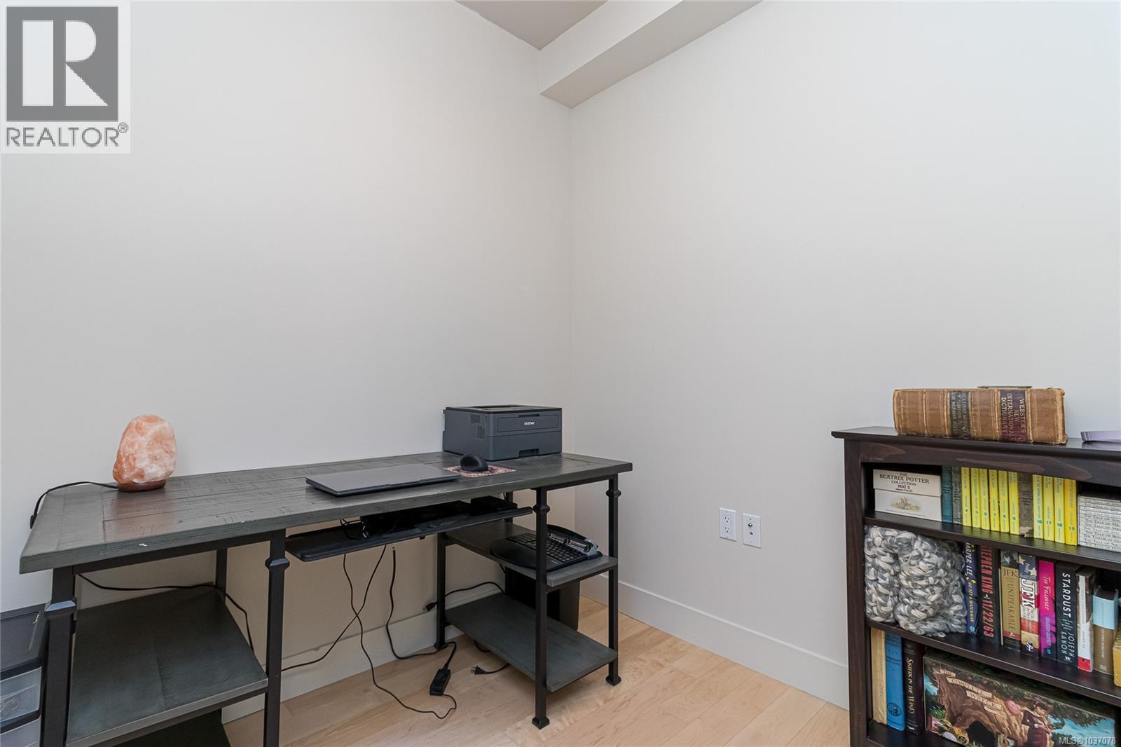 #203 3230 Selleck Way - 25