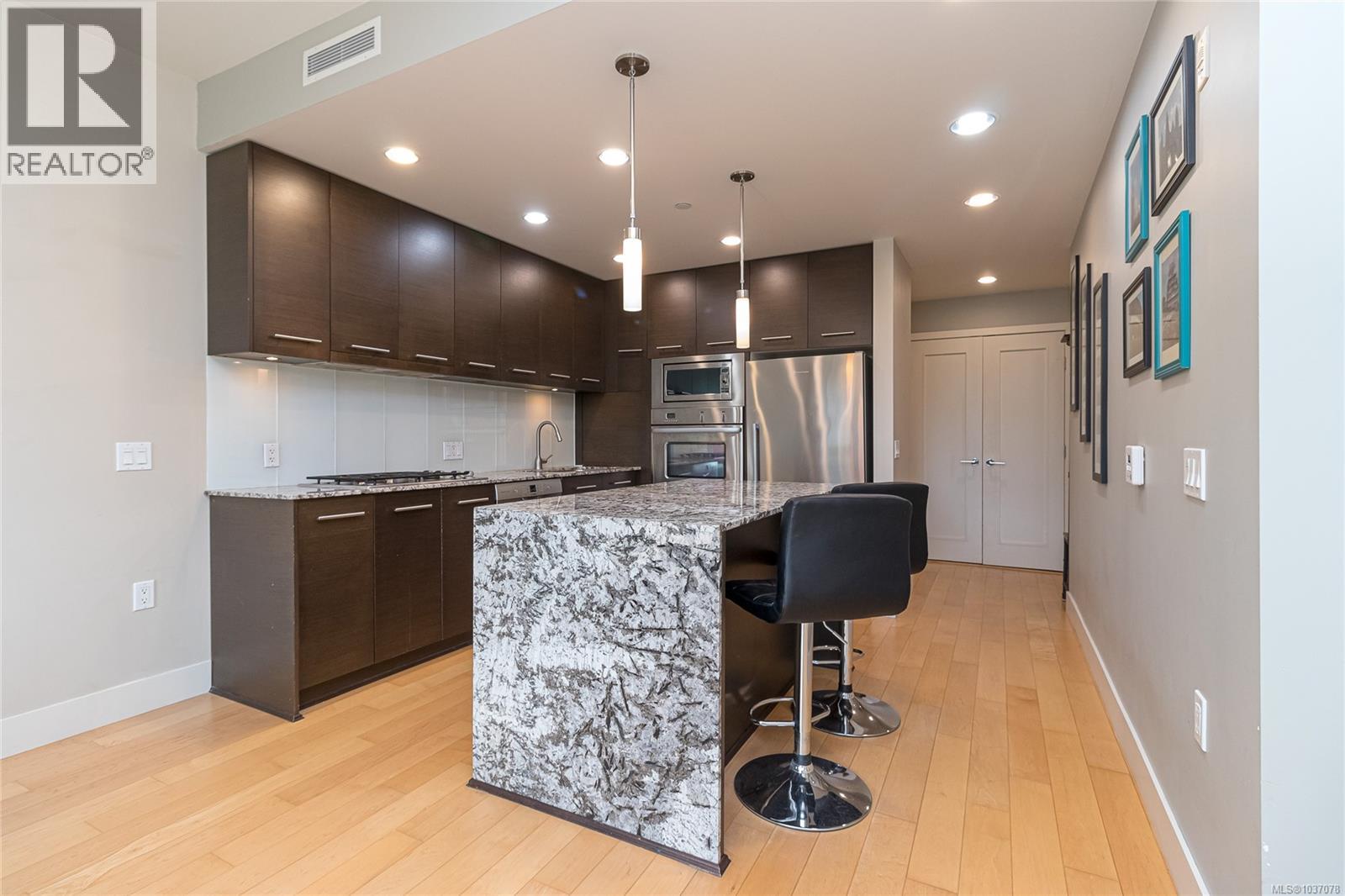 #203 3230 Selleck Way - 17