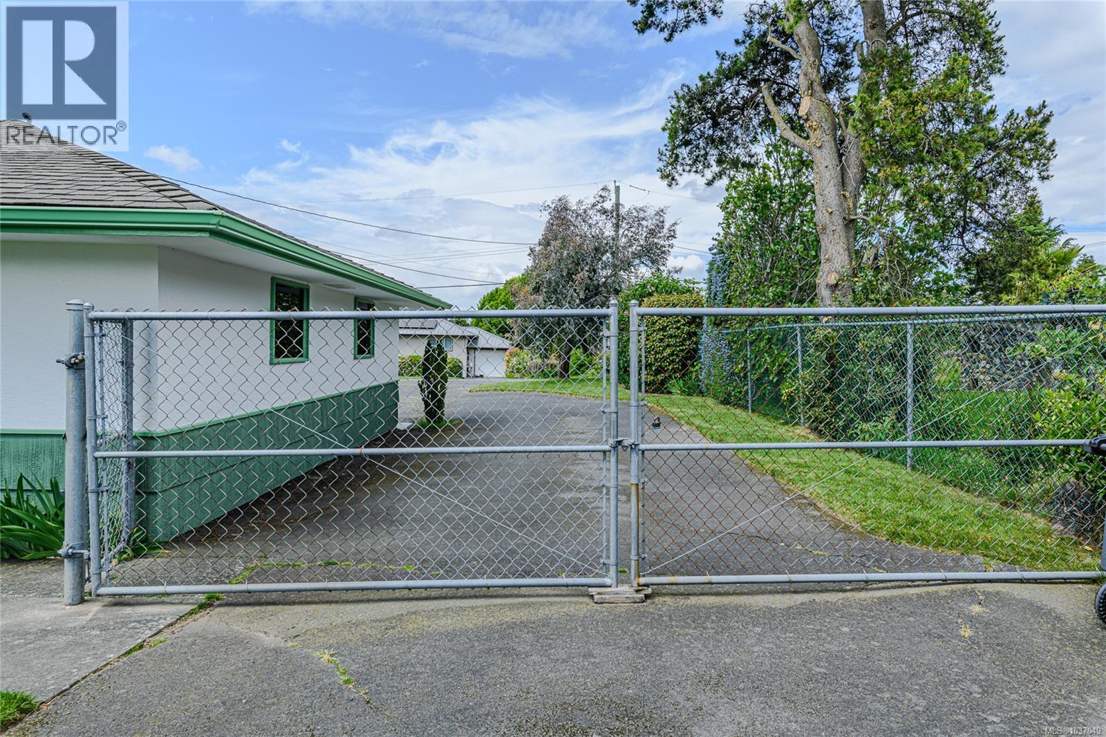3785 Raymond St S - 44