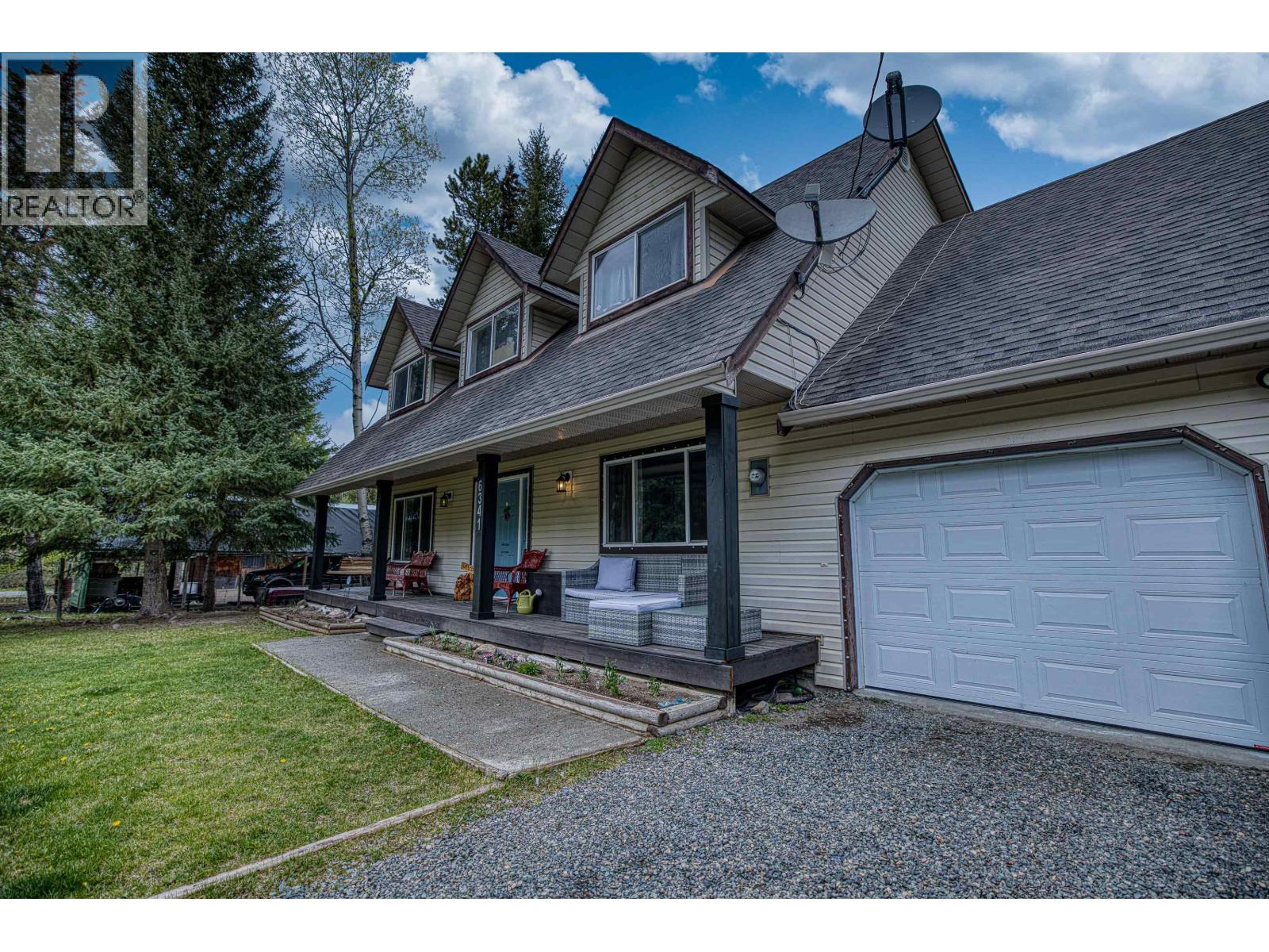 6341 WOLFE ROAD, 100 Mile House