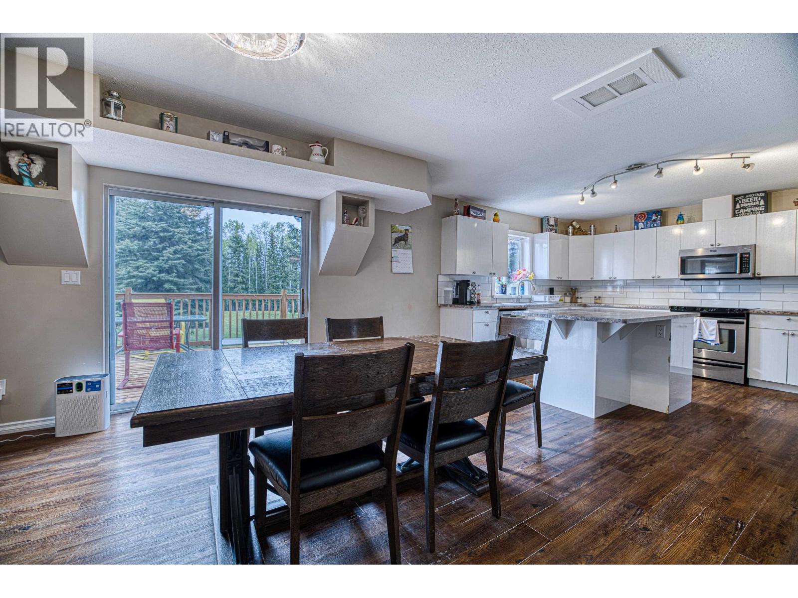 6341 WOLFE ROAD, 100 Mile House
