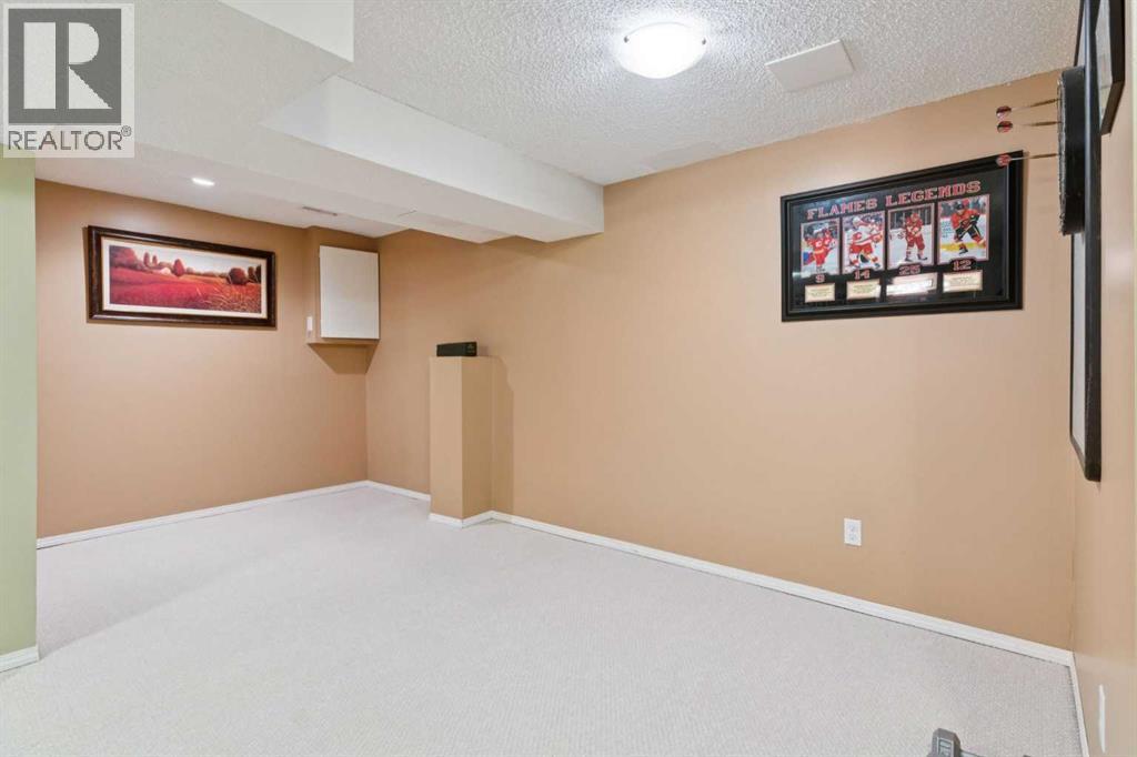 15 Millrise Lane SW - 25