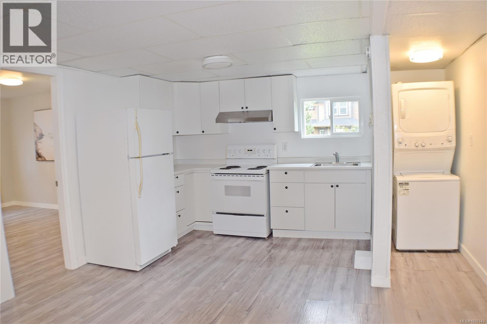  1825 Fairhurst Avenue, Saanich