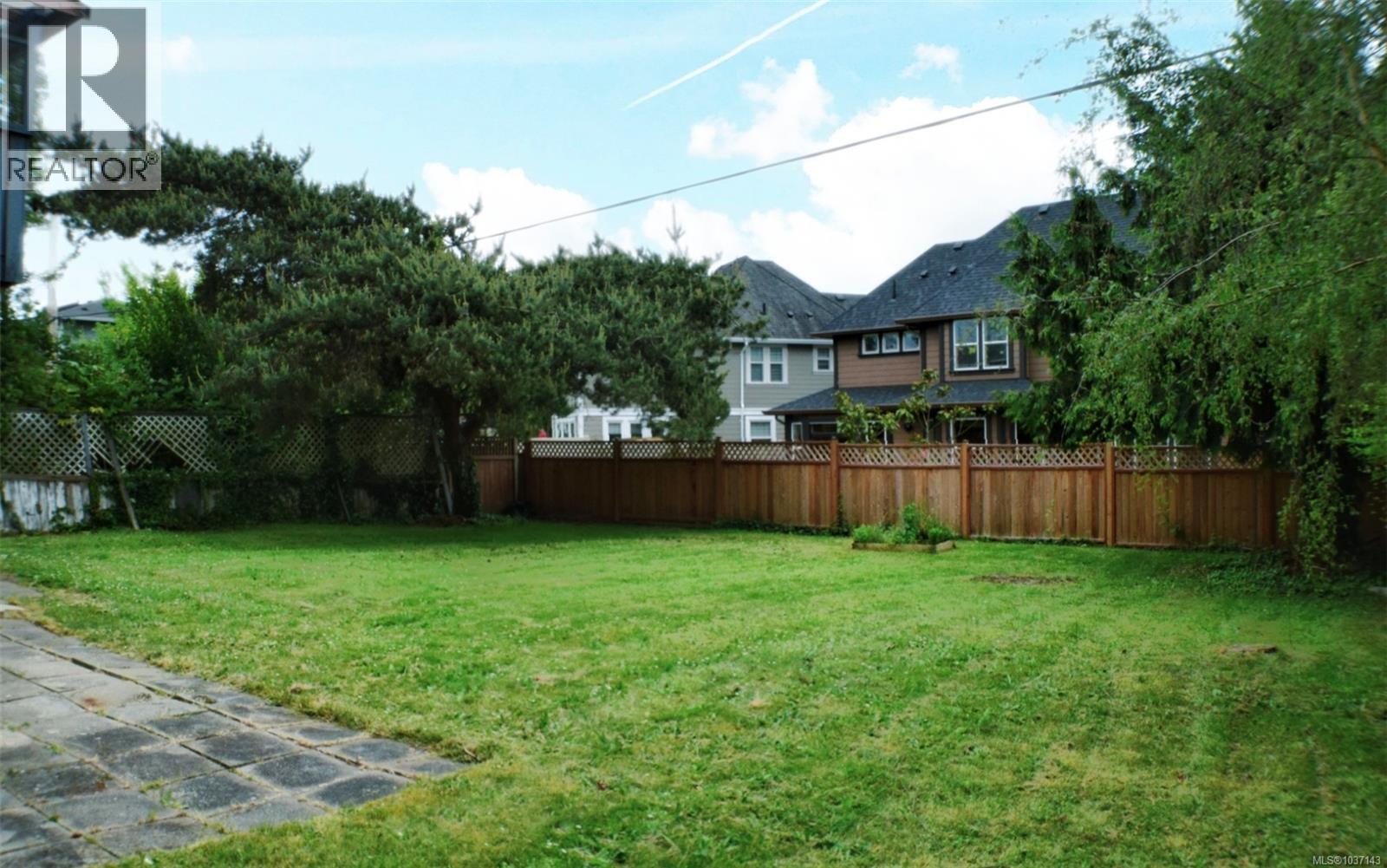 1825 Fairhurst Ave - 32