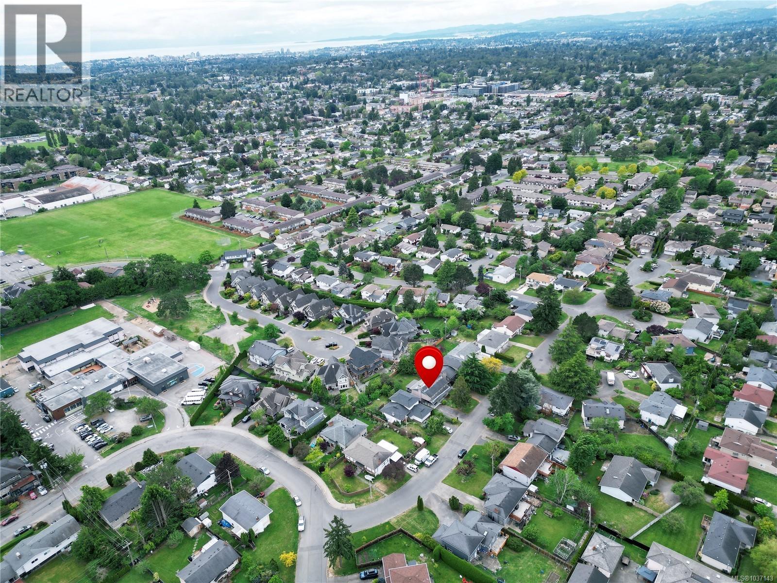  1825 Fairhurst Avenue, Saanich