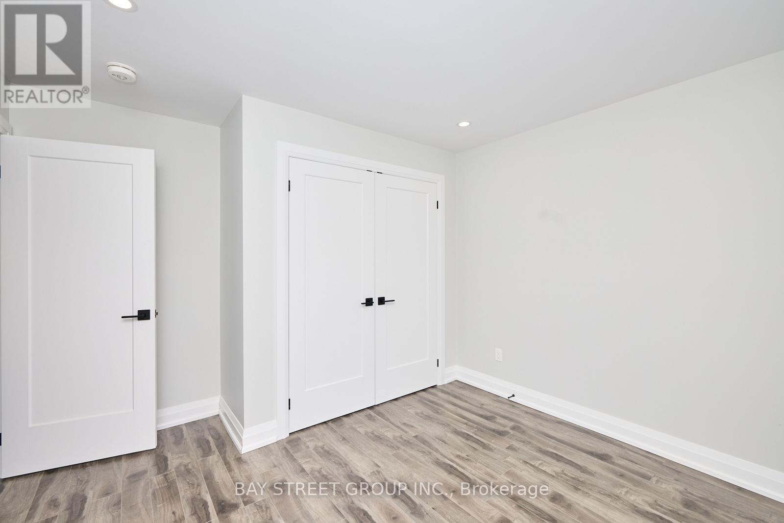 3873 GLENVIEW DRIVE - 34
