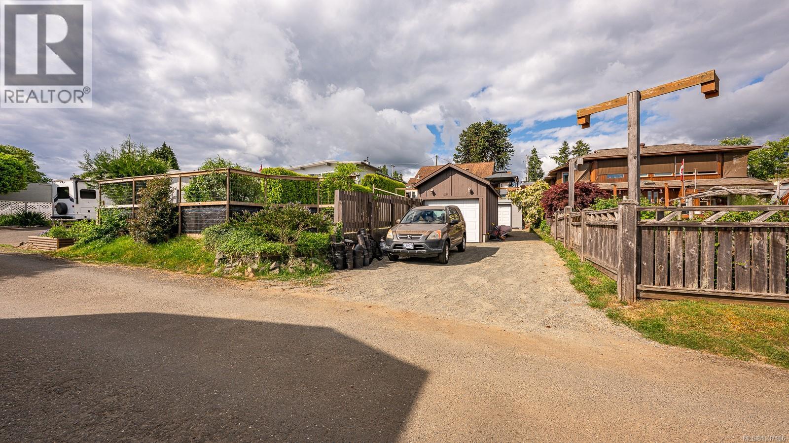 651 Colwyn St - 11