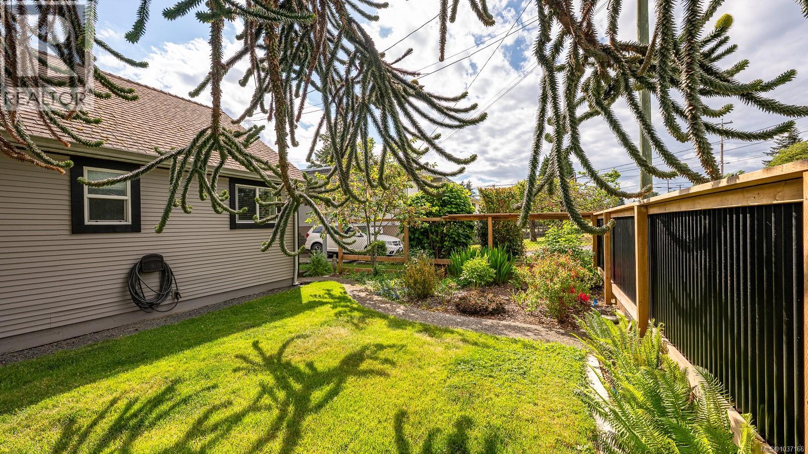 651 Colwyn St - 18