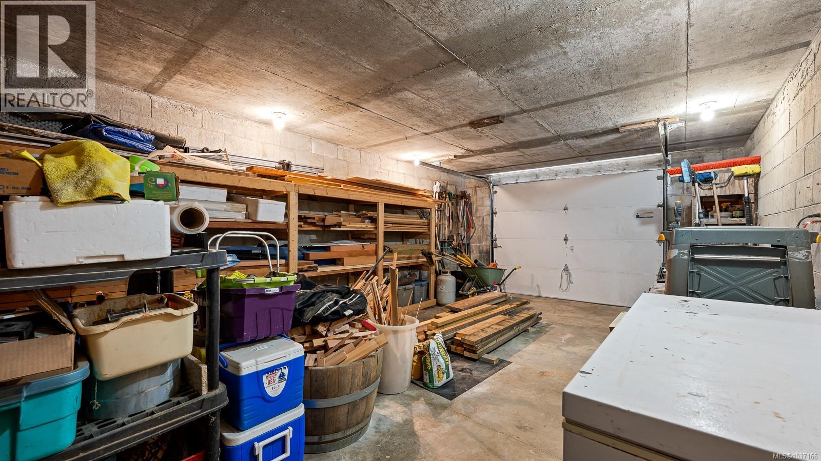 651 Colwyn St - 23