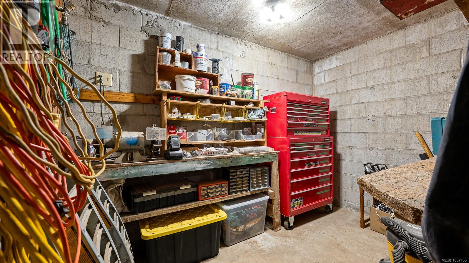 651 Colwyn St - 24