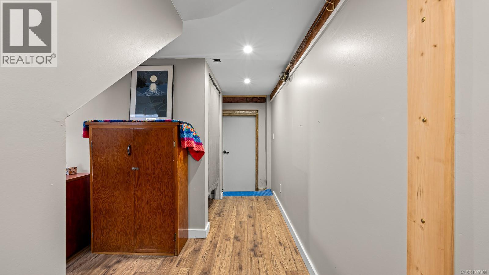 651 Colwyn St - 25