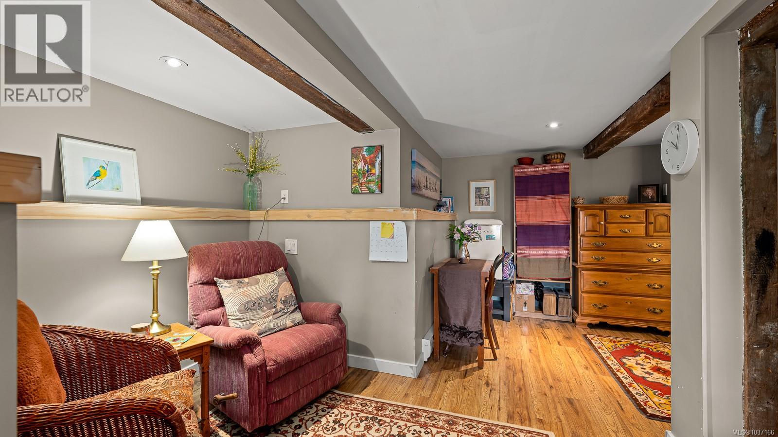 651 Colwyn St - 35