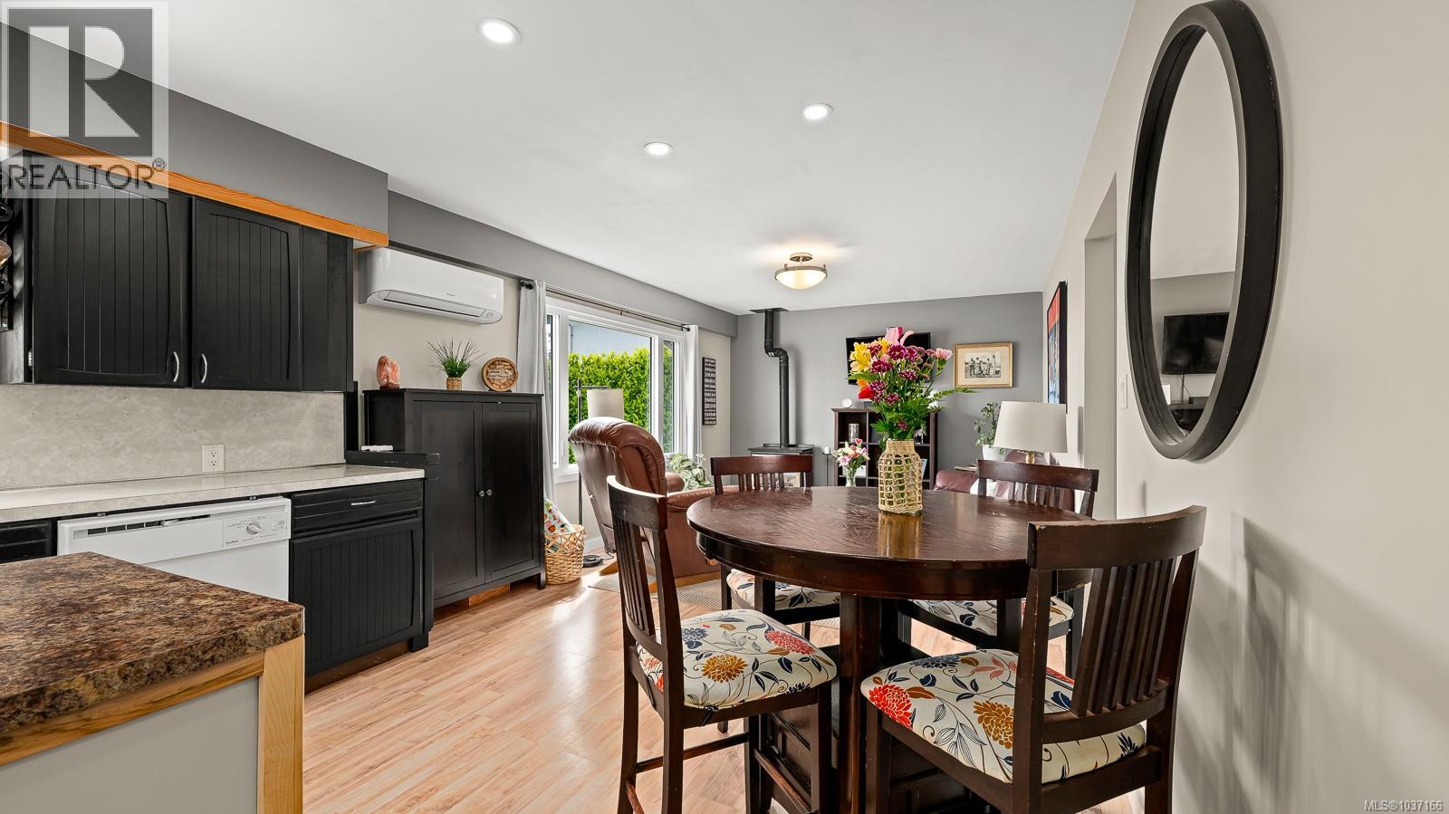 651 Colwyn St - 52