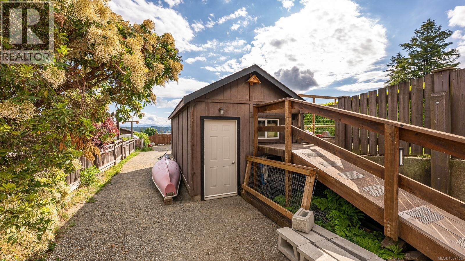 651 Colwyn St - 9