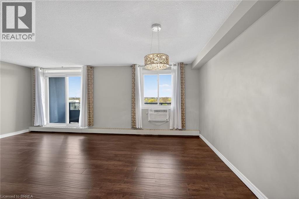 #902 640 WEST Street - 15
