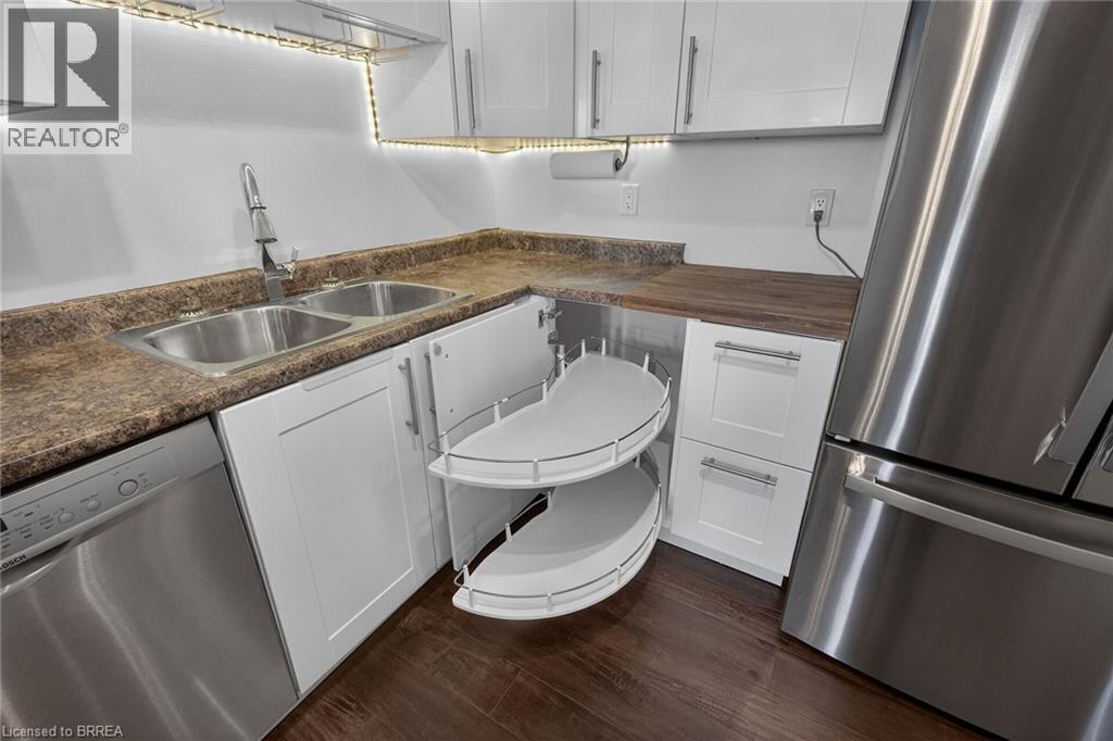 #902 640 WEST Street - 26