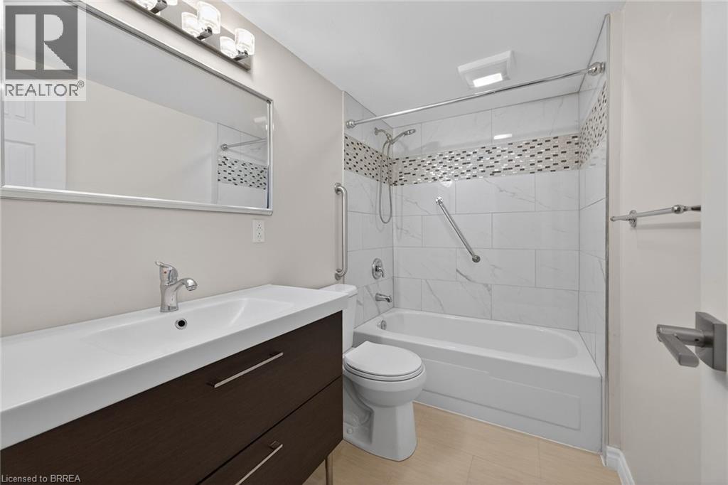 #902 640 WEST Street - 32