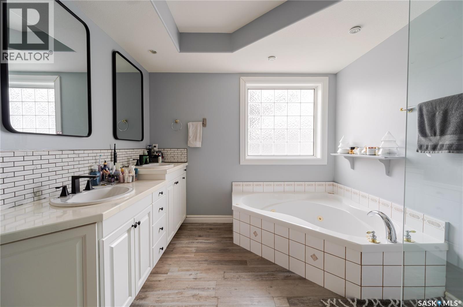1054 Monk AVENUE - 22