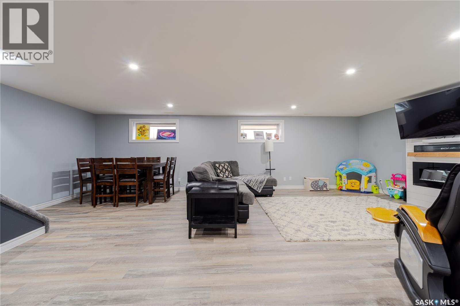 1054 Monk AVENUE - 25