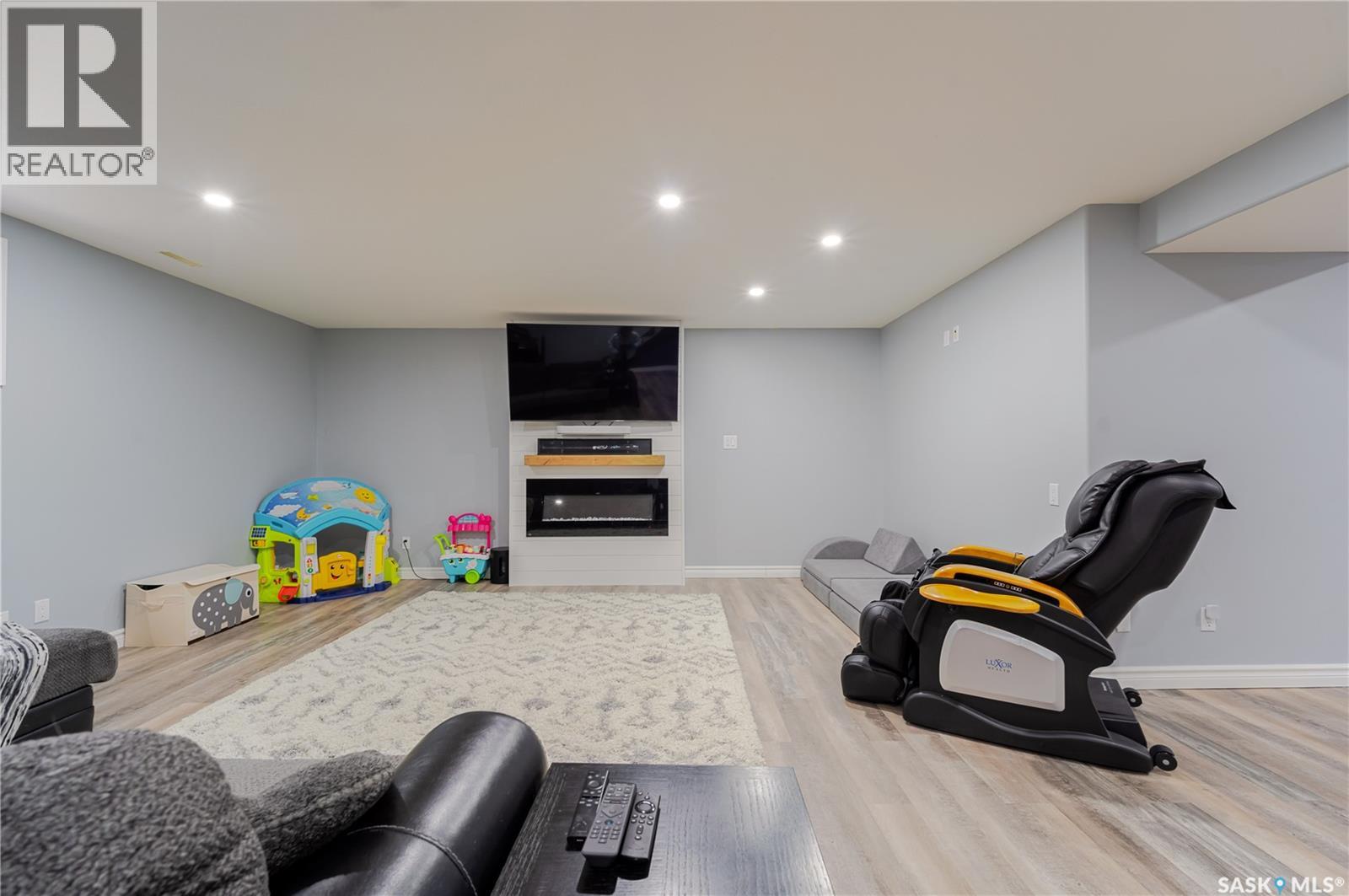 1054 Monk AVENUE - 26
