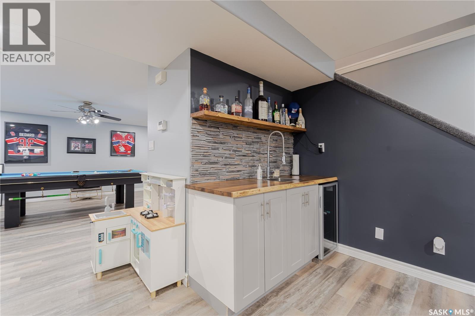 1054 Monk AVENUE - 27