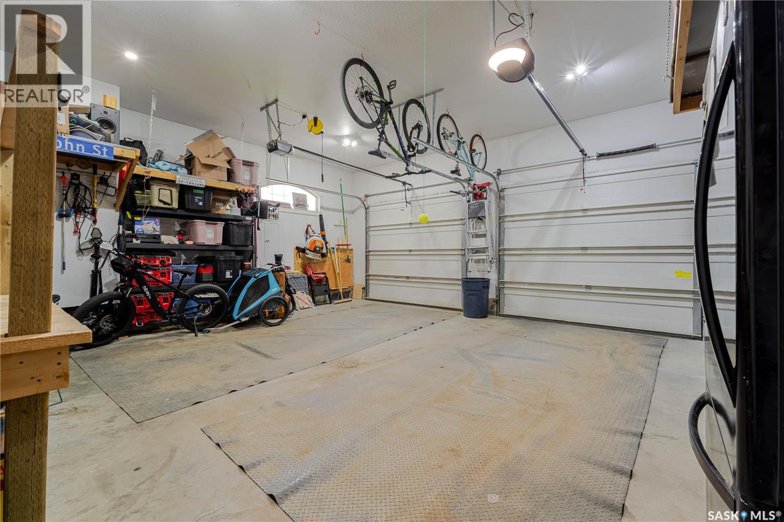 1054 Monk AVENUE - 36