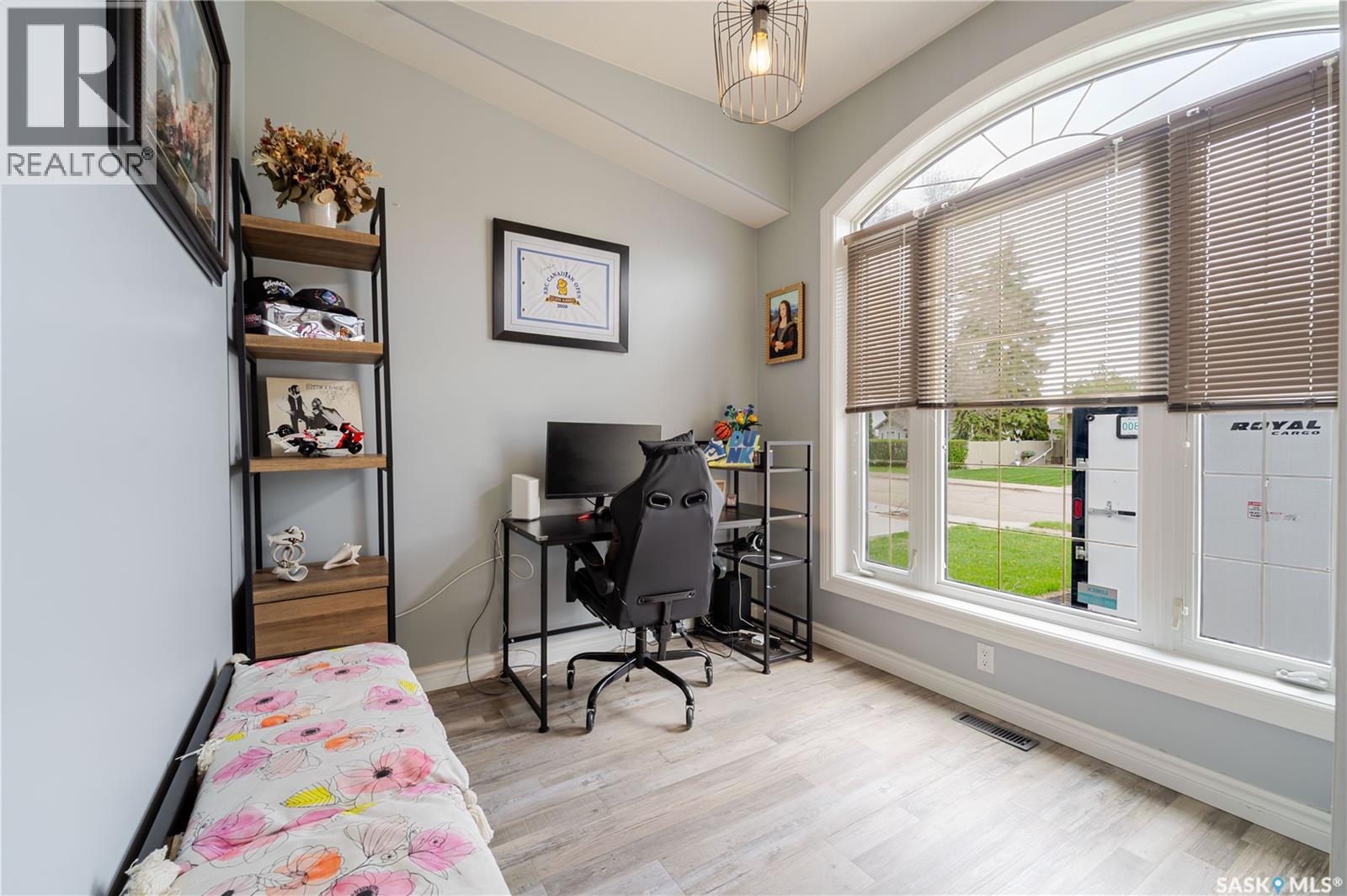 1054 Monk AVENUE - 4
