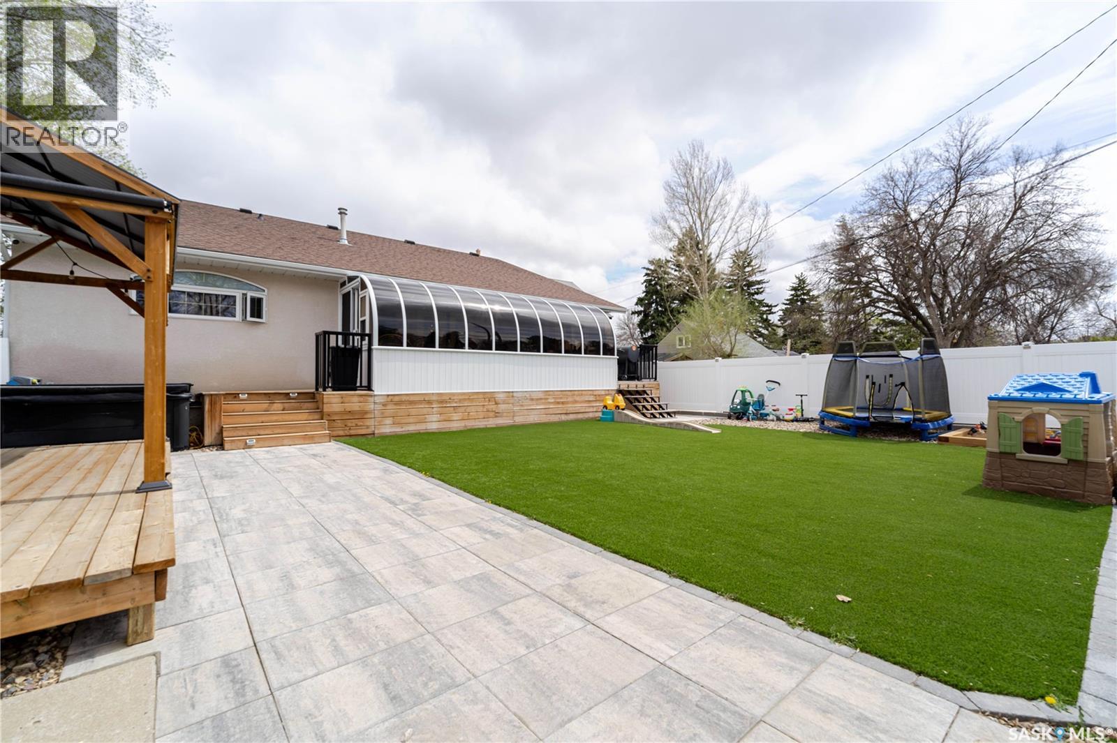 1054 Monk AVENUE - 40