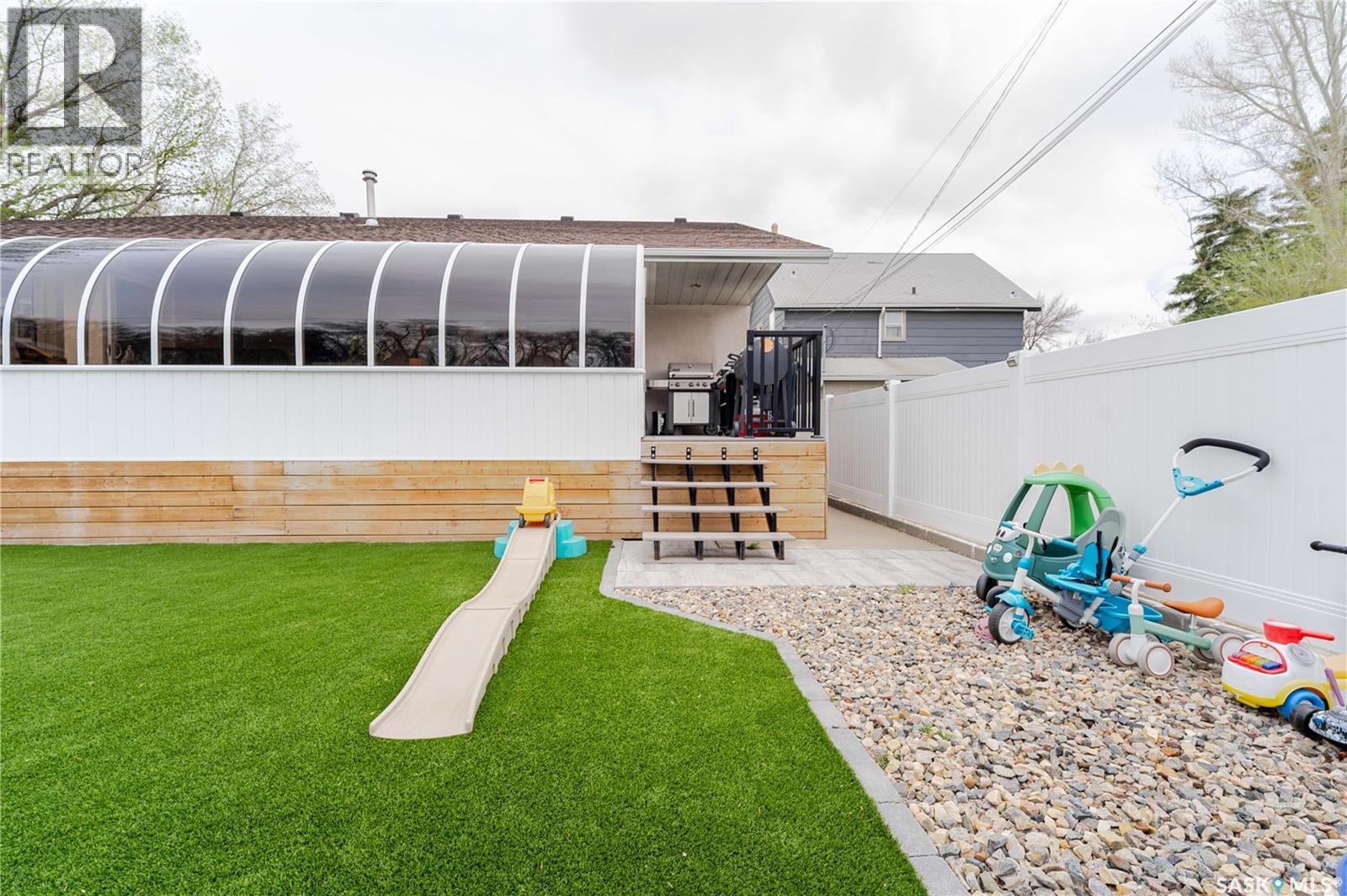 1054 Monk AVENUE - 42
