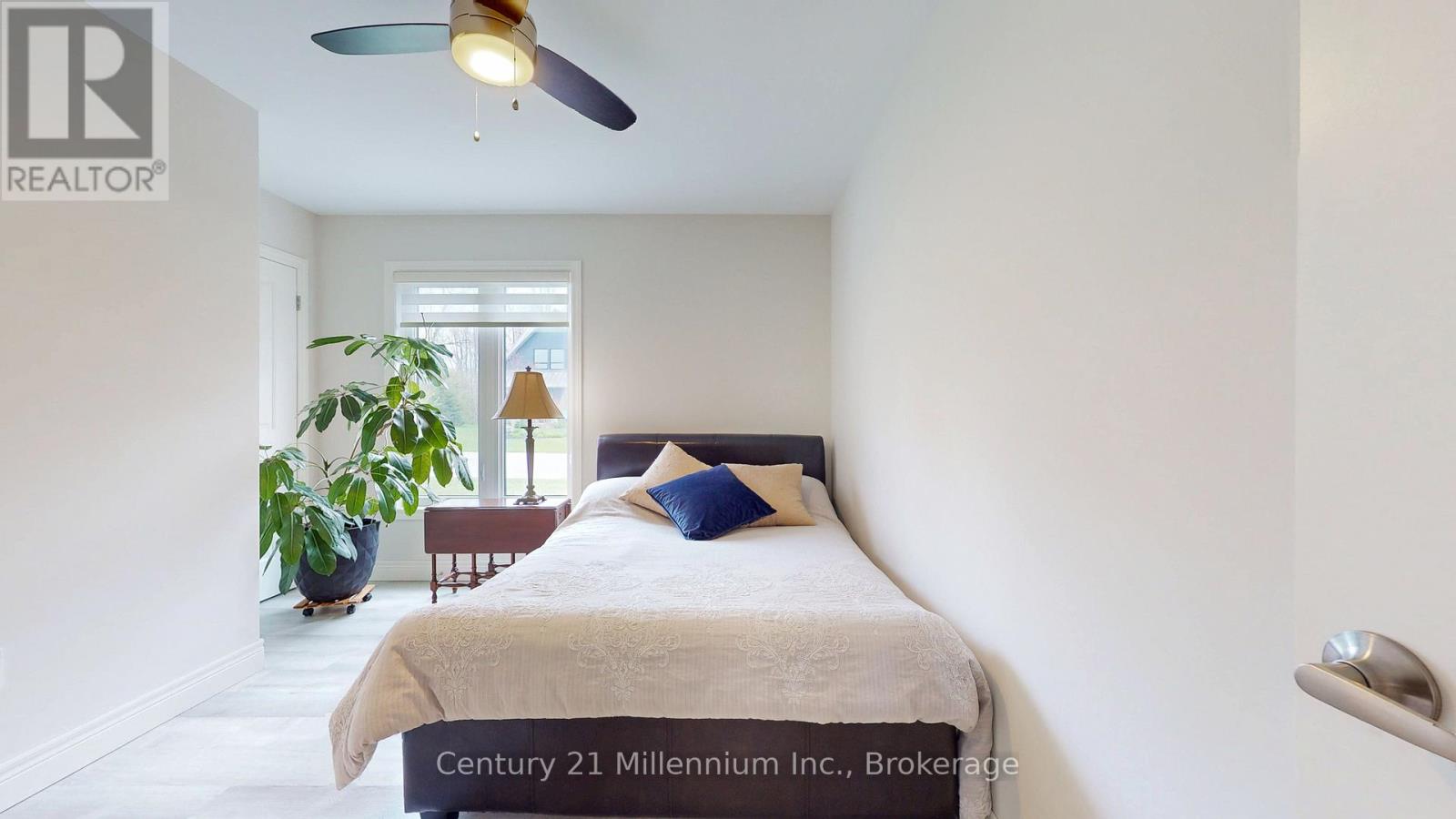 85 GORDON CRESCENT - 33